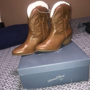 BRAND NEW Brown Boots